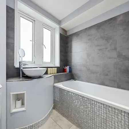 Top Floor 1 Bedroom Apartment With Views Over London Exterior photo