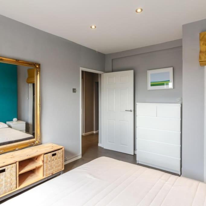 Floor 1 Bedroom With Views Over Appartement Londres