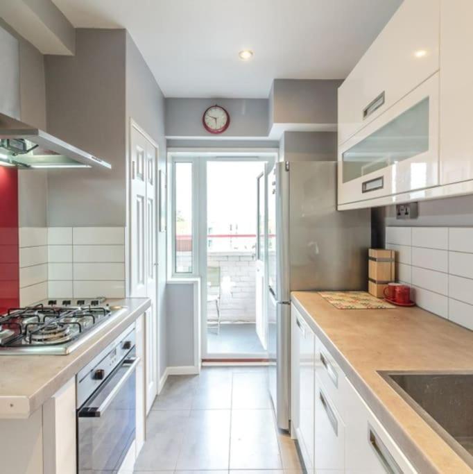 Floor 1 Bedroom With Views Over Appartement *